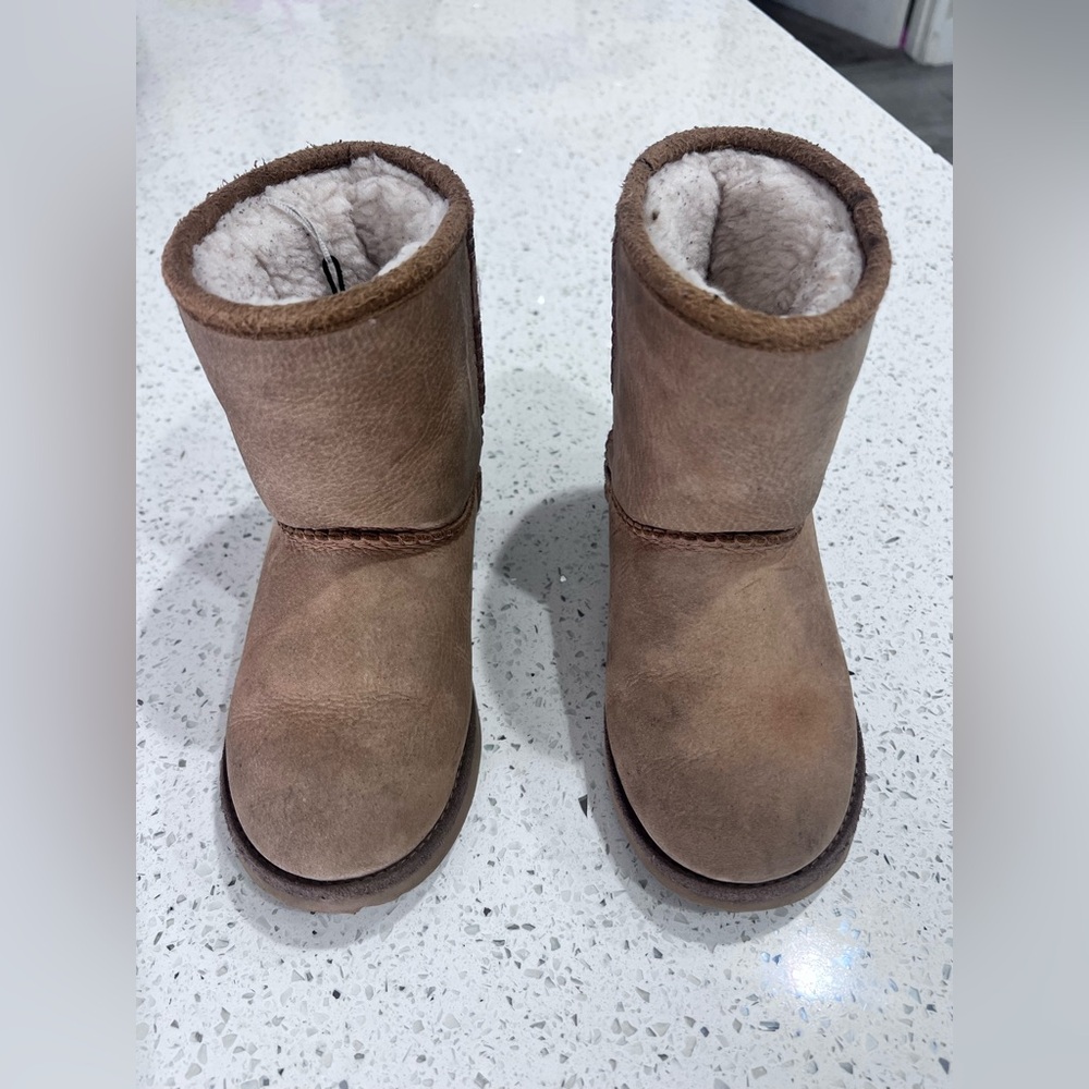 UGG Classic II Tan Boots Kids 12 VGUC - Picture 3 of 12